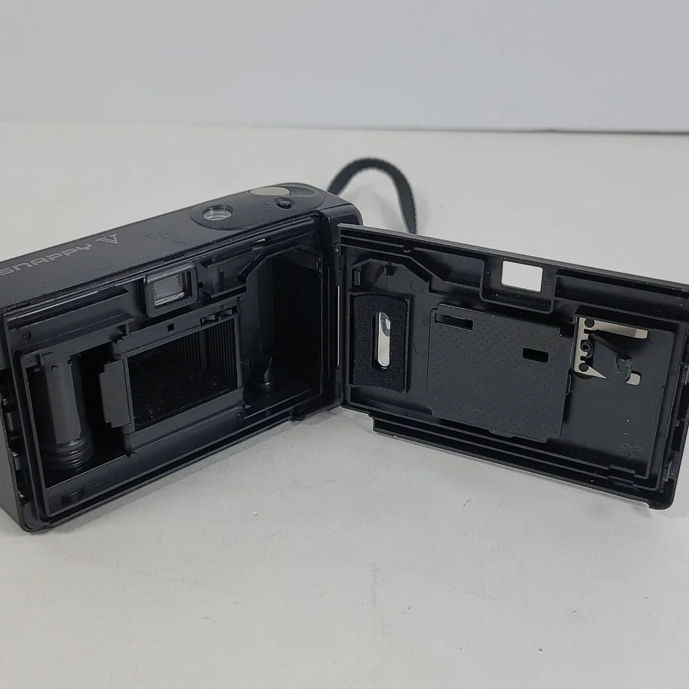 Canon Snappy V 35mm Film Camera Black Point and Shoot For Parts Only